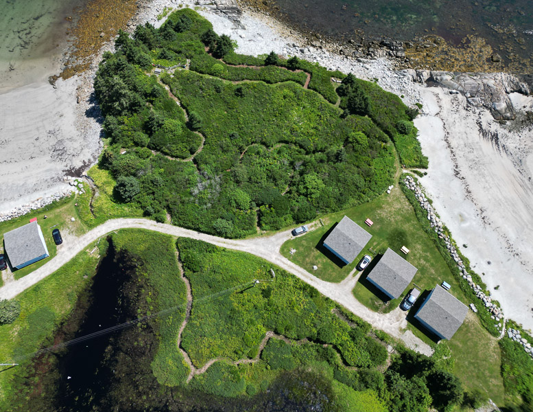 Trails along the shore between Crescent and Buchanan beaches
